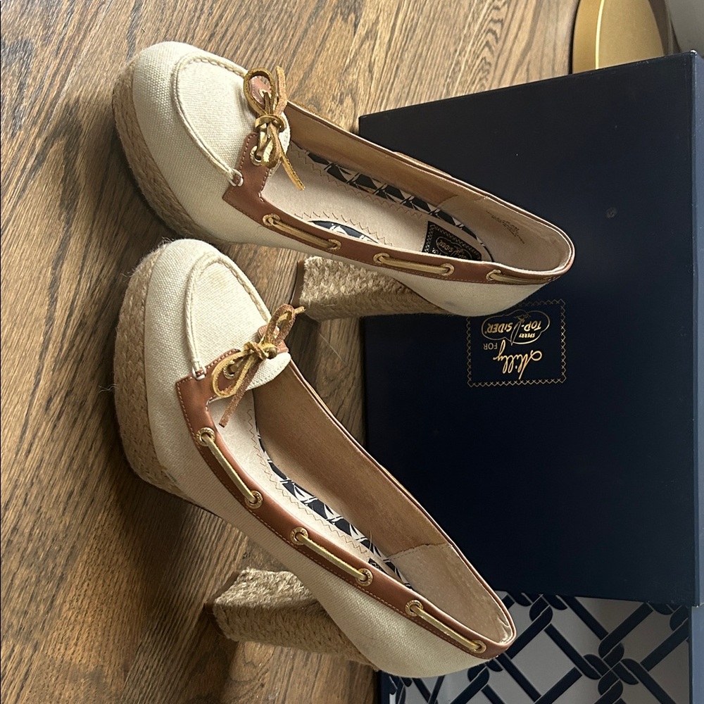 Chic Espadrille Wedge Shoes - Cream and Brown